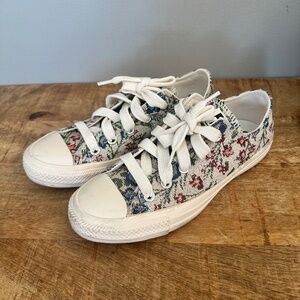 Women’s converse size 6